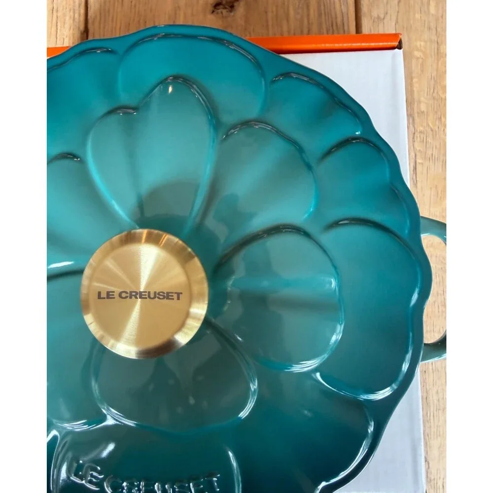 Le Creuset Signature Cast Iron Petal Shallow Casserole 2.25qt Riviera Blue NEW